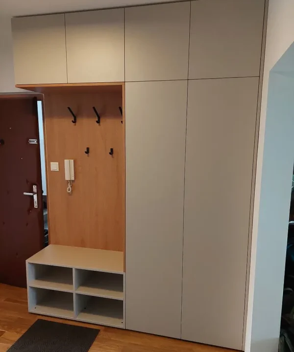 vstavané skrine do chodby - predieň / vchod